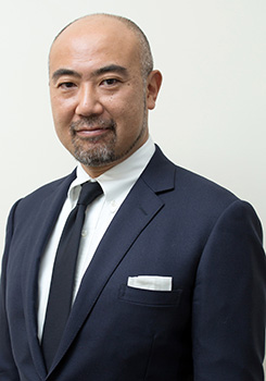 曽山 哲人氏